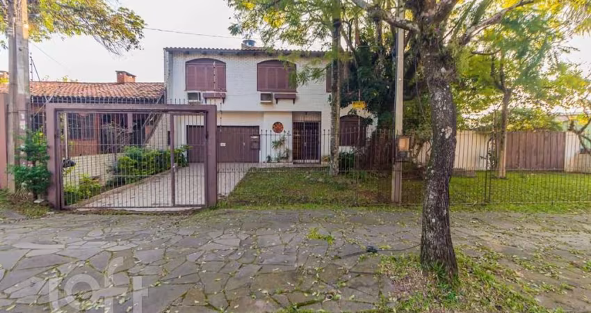 Casa com 3 quartos à venda na Rua Comandai, 541, Cristal, Porto Alegre