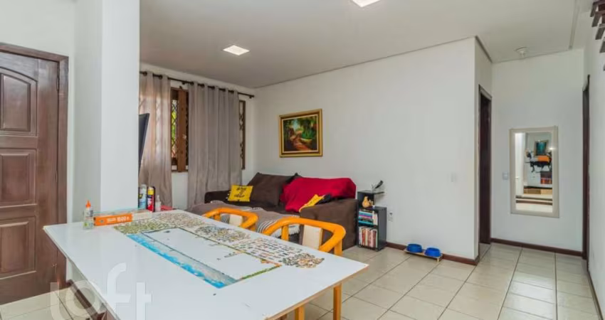 Casa com 3 quartos à venda na Rua Ari Peixoto Martins, 64, Espírito Santo, Porto Alegre