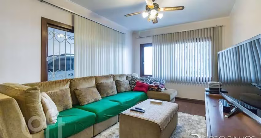Casa com 3 quartos à venda na Avenida Lavras, 530, Petrópolis, Porto Alegre