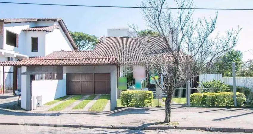 Casa com 4 quartos à venda na Rua Marquês do Maricá, 341, Vila Nova, Porto Alegre