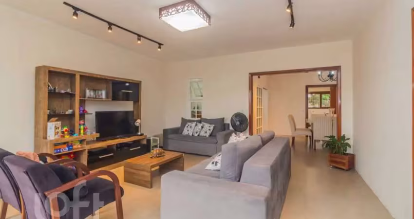 Casa com 5 quartos à venda na Rua Teixeira de Carvalho, 207, Medianeira, Porto Alegre