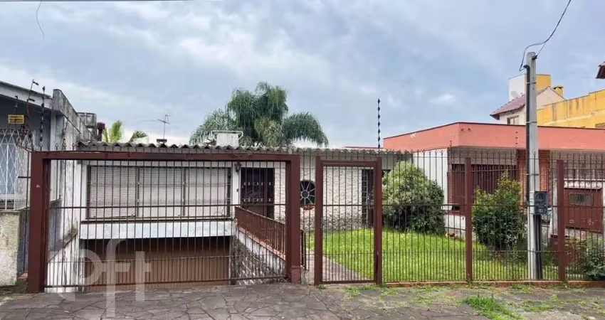Casa com 3 quartos à venda na Rua Teixeira de Carvalho, 242, Medianeira, Porto Alegre