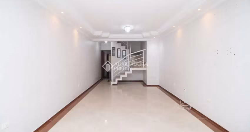 Casa com 3 quartos para alugar na Rua das Aroeiras, 96, Jardim, Santo André