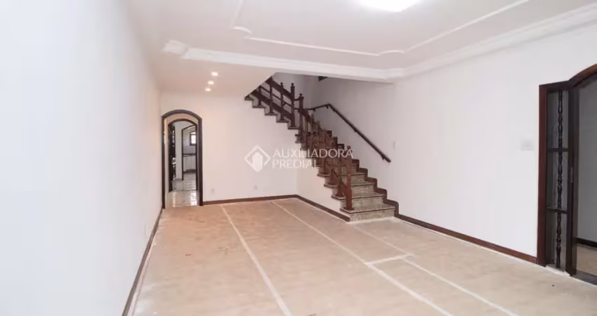 Casa com 4 quartos para alugar na Rua Laureano, 217, Vila Camilópolis, Santo André