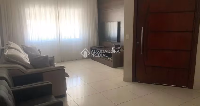 Casa com 3 quartos para alugar na Rua Emílio Ribas, 99, Jardim Stella, Santo André