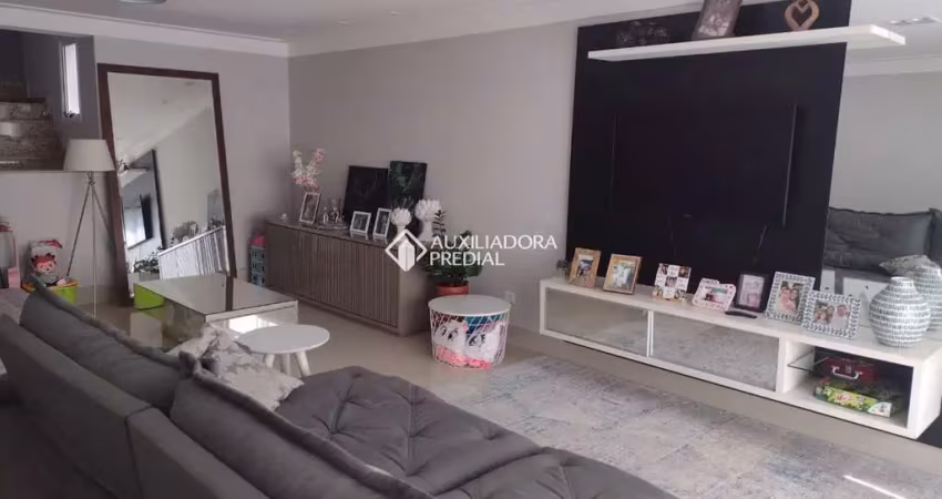 Casa com 3 quartos para alugar na Avenida Wallace Simonsen, 818, Nova Petrópolis, São Bernardo do Campo