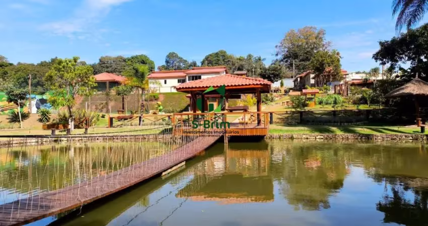 Linda chácara com lago com peixes em atibaia. a poucos minutos do centro e comércios em geral
