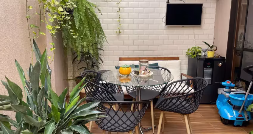 Apartamento térreo com 2 quintais, despensa e box na garagem