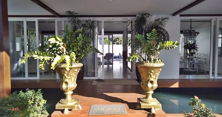 Vendo Linda Casa em Vilas do Atlântico. R$ 2.500.000,00