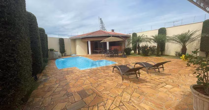 Casa com 3 dormitórios à venda, 243 m² por R$ 900.000,00 - Vila Rodrigues Alves - Botucatu/SP