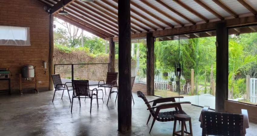 Belíssima casa em condomínio fechado, 1243 m² por R$ 2.490.000 - Condomínio Colinas do Parahyba - São José dos Campos/SP