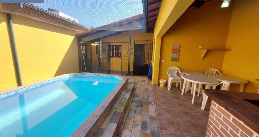 Linda casa em terreno com 12m de frente a 100m da Praia