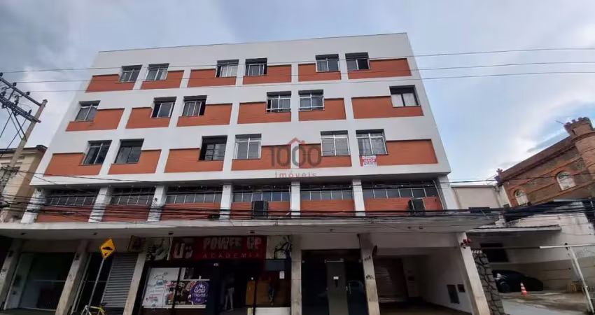 Apartamento reformado no centro 3 quartos  2 banheiros 1 vaga