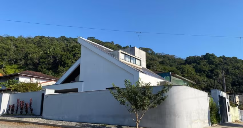 Linda casa pronta para morar.