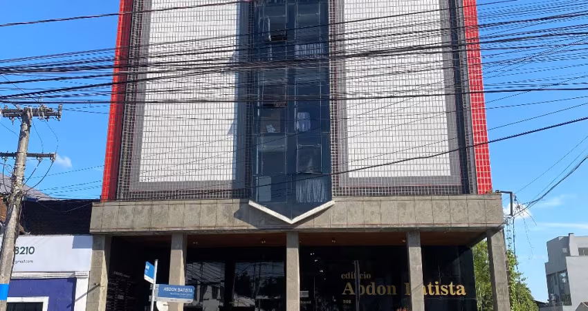 Sala comercial medindo 22,53m², localizada no Centro da Cidade de Joinville/SC.
