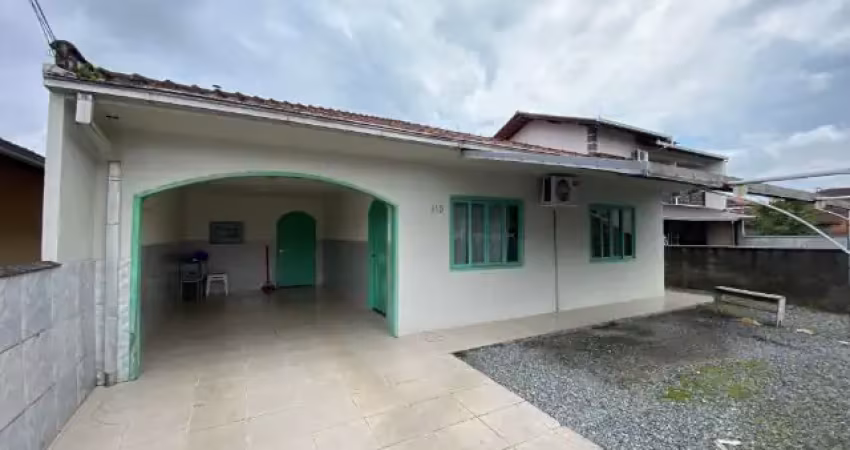 Casa averbada com 217m²