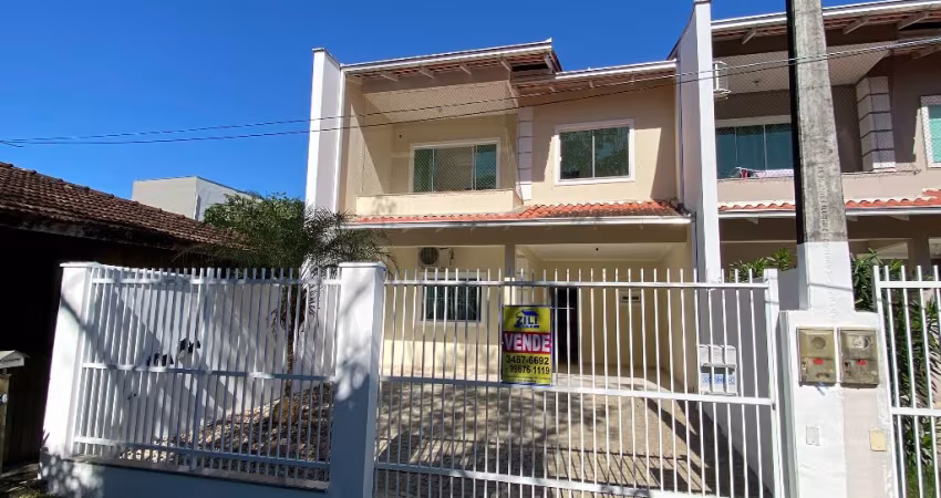 Lindo Sobrado Geminado com 110m²