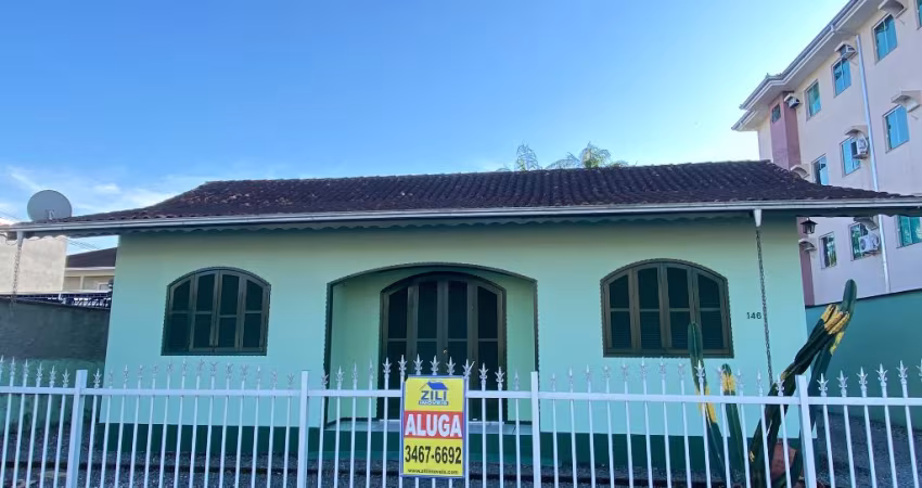 Casa alvenaria medindo 120m², localizada no bairro Iririu, Joinville/SC