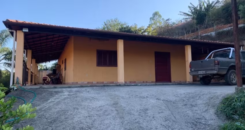 Ótima localização, casa com três dormitórios no Condomínio  Recanto do sol