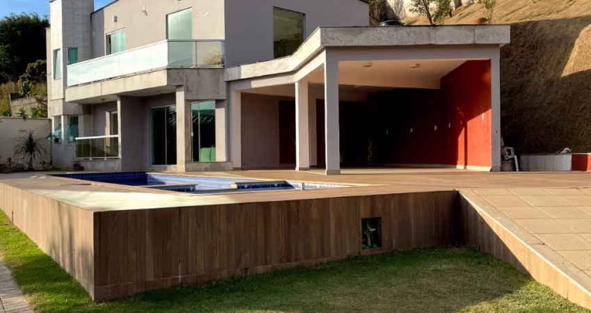 Maravilhosa casa dúplex, com área gourmet, piscina, jardin
