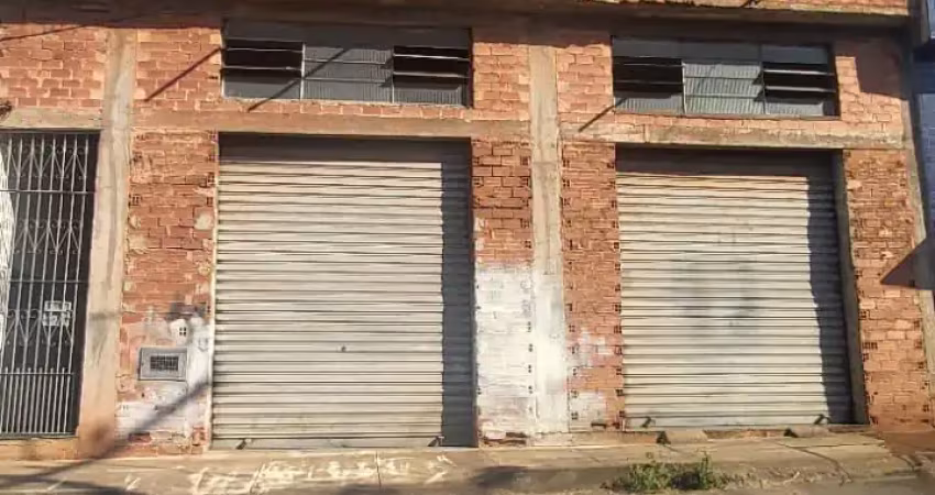 Excelente casa com cobertura, garagem e loja, localizada na divida dos vários jardin natal com bairro fontesvile