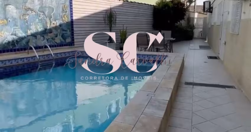 Casa com 3 Dormitórios e Piscina no Macuco – Santos/SP
