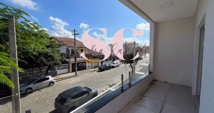 Oportunidade Incrível no Casqueiro – Casa Sobreposta Alta, Moderna e Espaçosa!