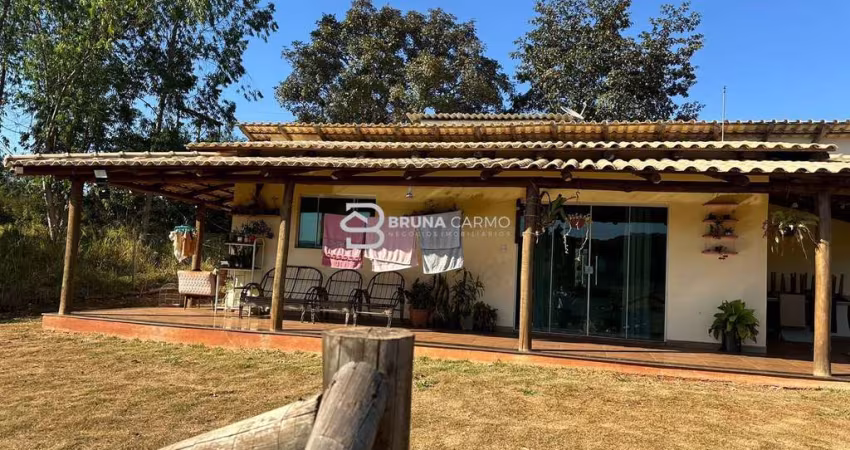Sitio em Itatiaiuçu com 03 quartos e piscina! OPORTUNIDADE !