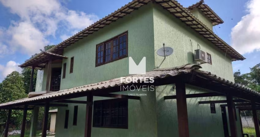 Casa com 5 Quartos para alugar por R$ 3.600/mês - Caxito - Maricá/RJ
