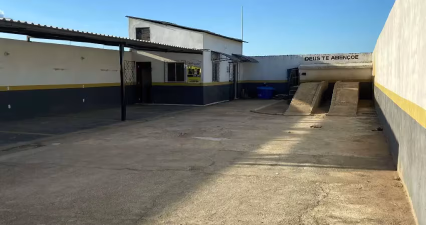 Lava jato para venda possui 330 metros quadrados no maracanaú