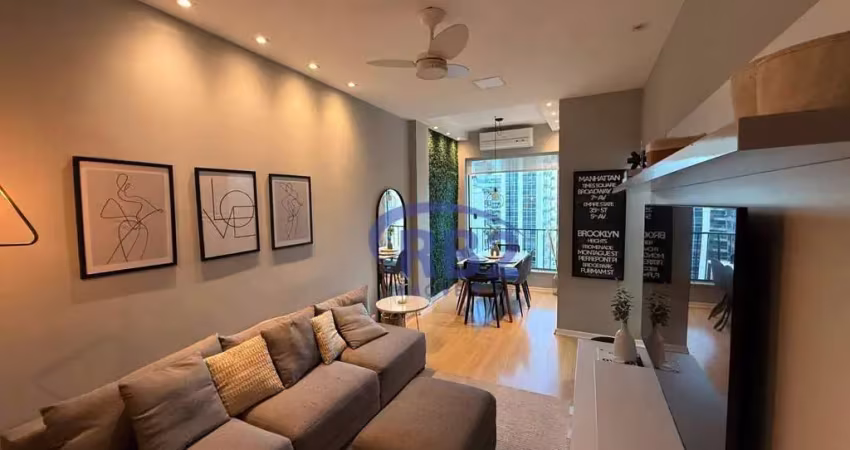 Apartamento de 2 quartos reformado, silencioso, na rua mem de sá em icaraí por r$730.000,00