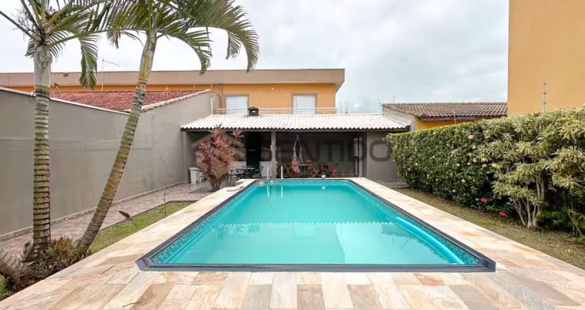 Casa totalmente mobiliada com 3 dormitórios, área de lazer com piscina e gourmet - itanhaém sp | litoral sul
