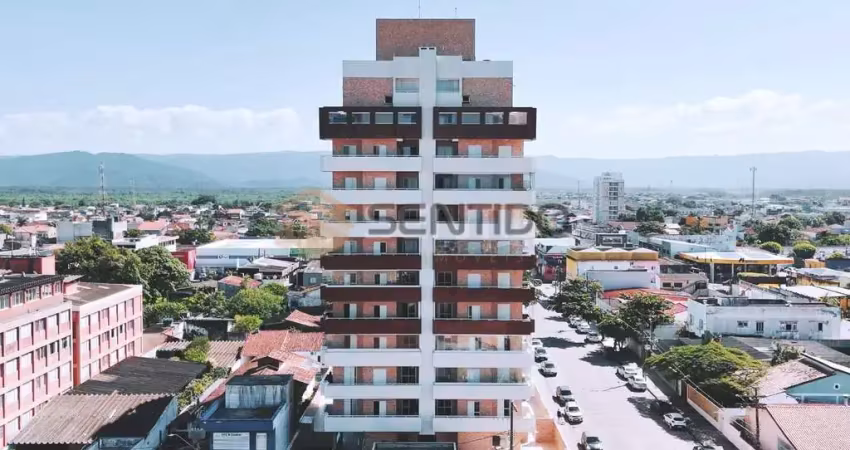 Apartamento com varanda ampla a uma quadra da praia no centro de itanhaém