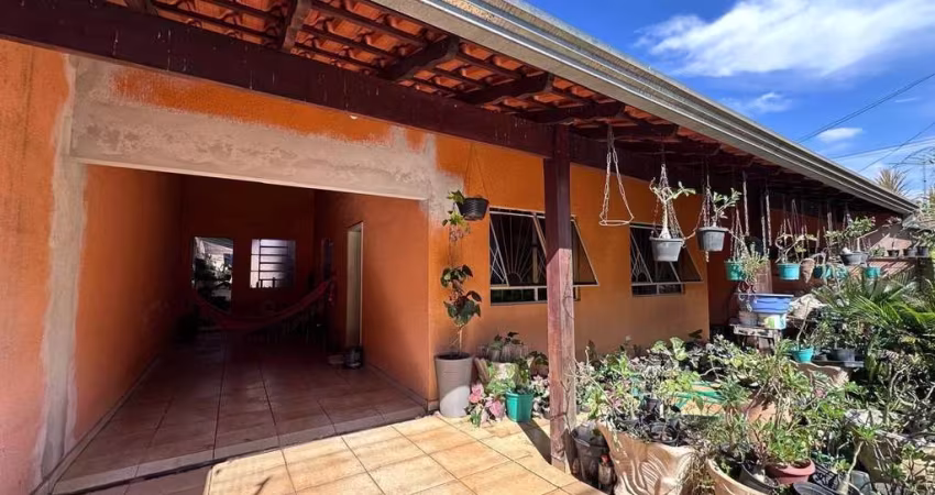 Casa com 3 quartos à venda no Conjunto Parigot de Souza 3, Londrina 