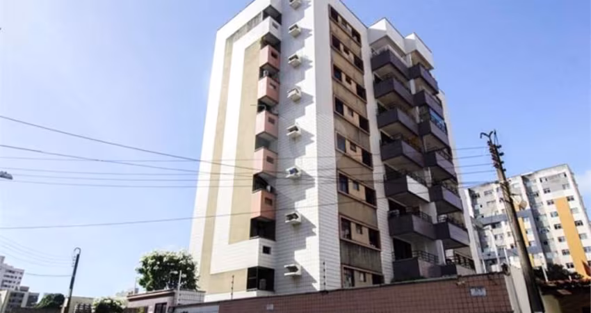 Apartamento com 3 quartos à venda em Varjota - CE