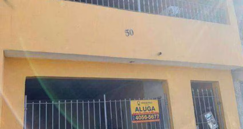 Imóvel com 3 moradias em boa localização, com comércio, pontos de interesse e 10 minutos do terminal Piraporinha. Necessita reforma.