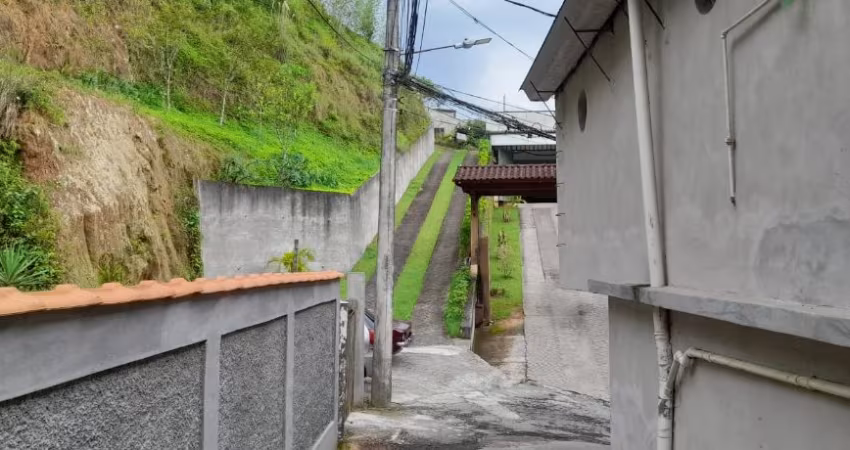 Casa à  venda no Bairro  Castrioto