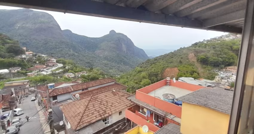 Vende - se casa no Alto da Serra