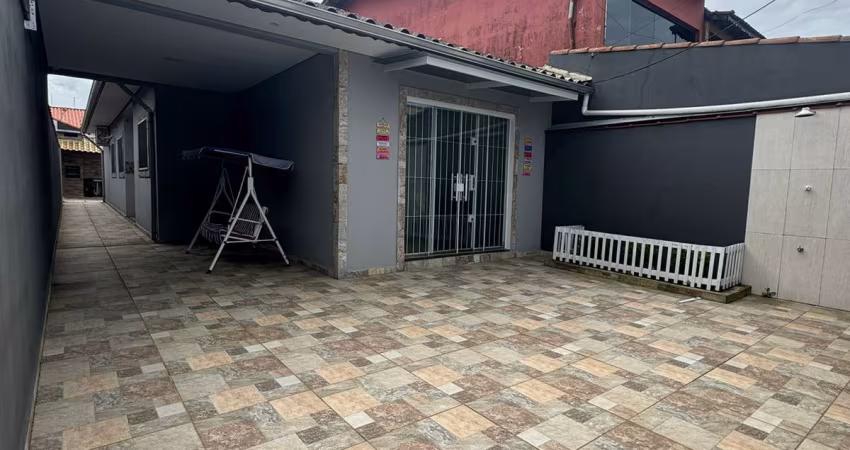 Alugo casa grande muito bonita com 3 dormitorios 1 suíte sala bem espaço