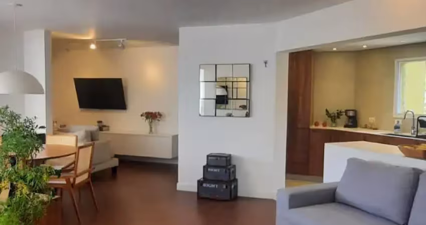 Vila andrade, lindo apartamento recém reformado com 3 dormitórios , 2 vagas.  excelente localização.