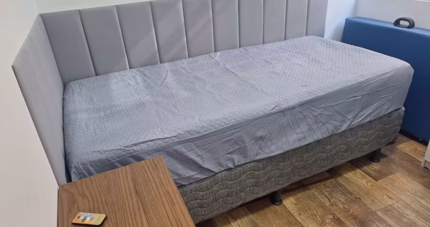 Alugo quarto com banheiro para mulher na Ponta Verde