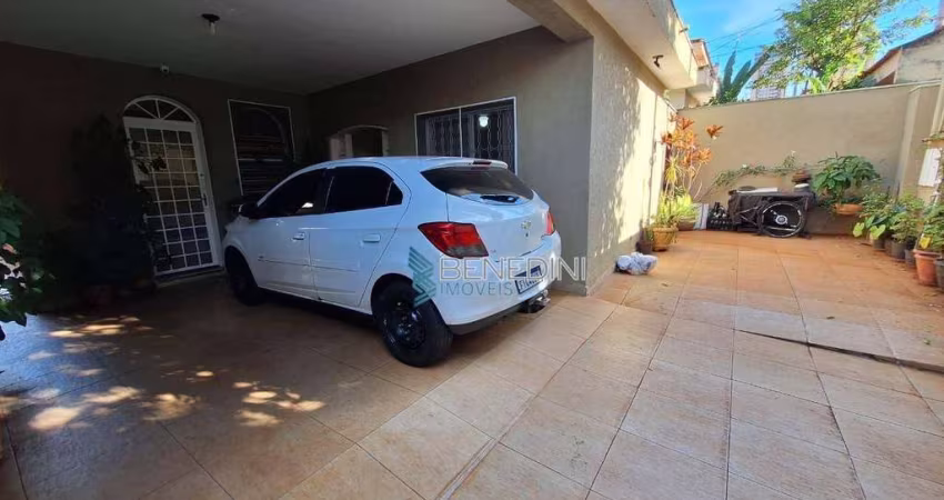 Casa com 3 Quartos e 3 banheiros à Venda