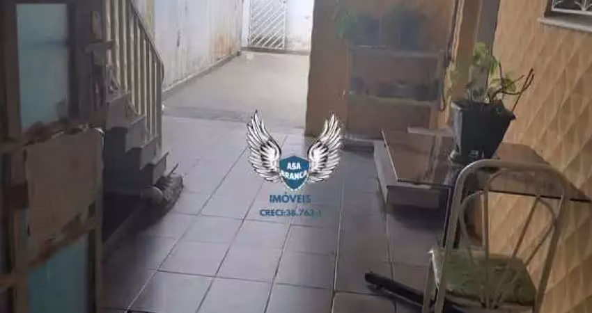 Casa térrea nos fundos  na agua fria com 03 dormitórios e sem vaga de garagem