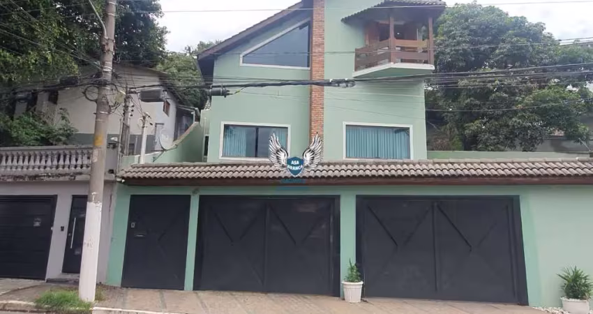 Sobrado 04 quartos sendo 03 suites , 05 vagas de garagem e piscina