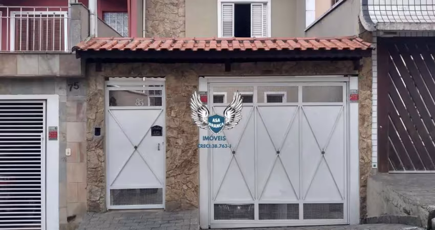 Sobrado com 03 dormitórios sendo 01 suíte e garagem para 05 vagas