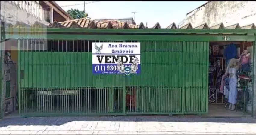 Casa térrea, com  com 04 dormitórios e 03 vagas de garagem e uma edícula