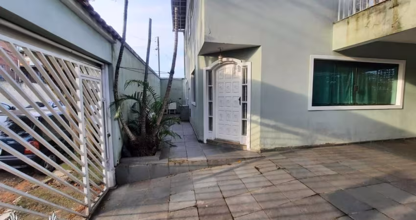 SOBRADO DE 03 DORMITÓRIOS SENDO 03 SUÍTES COM 03 VAGAS DE GARAGEM