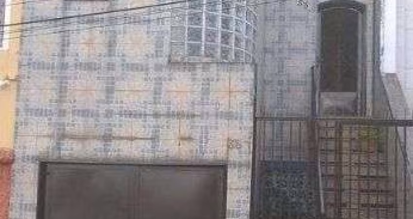 SOBRADO EM SANTANA COM 03 DORMITÓRIOS POSSUI 02 VAGAS DE GARAGEM, LOCALIZADO À 0