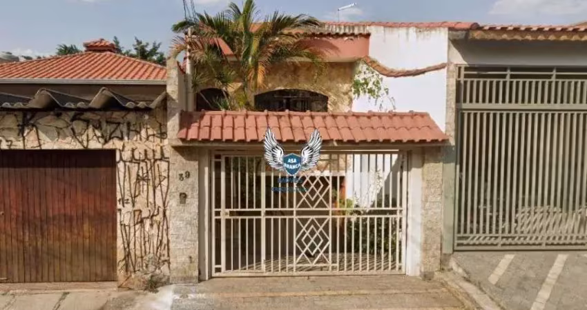 Casa assobradada no tucuruvi com  03 dormitórios e 04 vagas de garagem à 2 km do