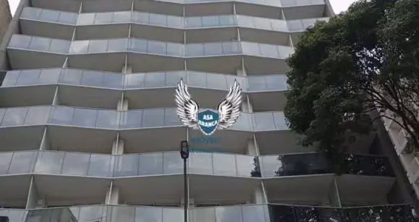 Studio de alto padrão  mobiliado na sé com vaga de garagem ( à 400 metros do met